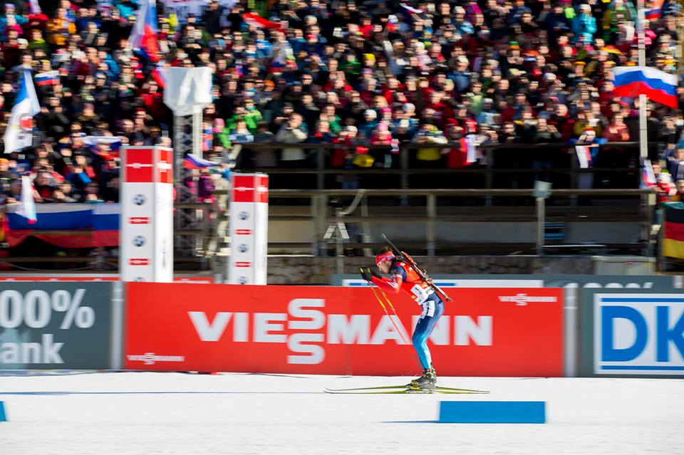 V dramatickom závere v pretekoch s hromadným štartom triumf Antona Šipulina
