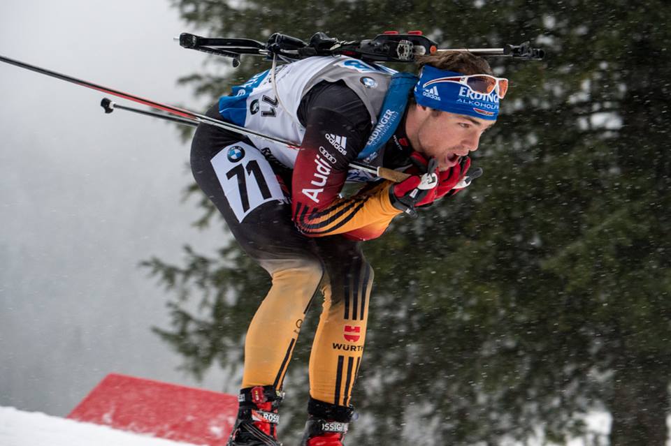 V strhujúcom finiši ruhpoldingských pretekov s hromadným štartom triumf Schemppa