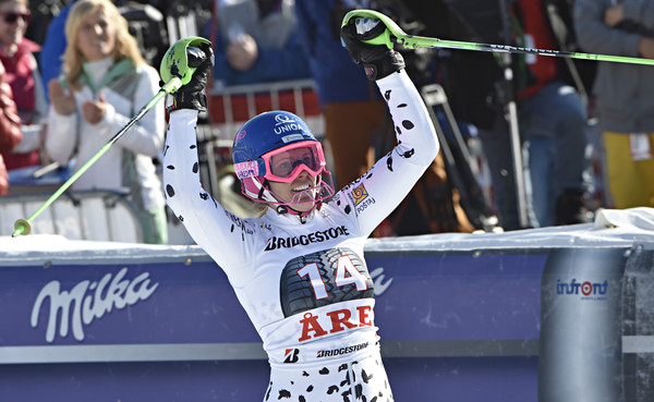 Veronika Velez-Zuzulová zavŕšila vynikajúcu sezónu SP pódiom v slalome v Méribeli