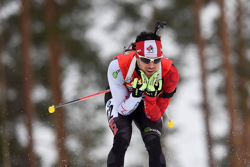 Premiérový triumf Smitha v “stíhačke” v Chanty-Mansijsku, Fourcade získal oba glóbusy