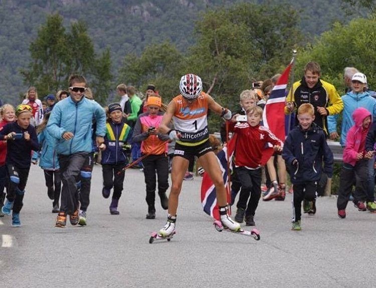 Víťazmi behu na 7,5 km na festivale Blink v Sandnese sa stali Johaugová a Heikkinen