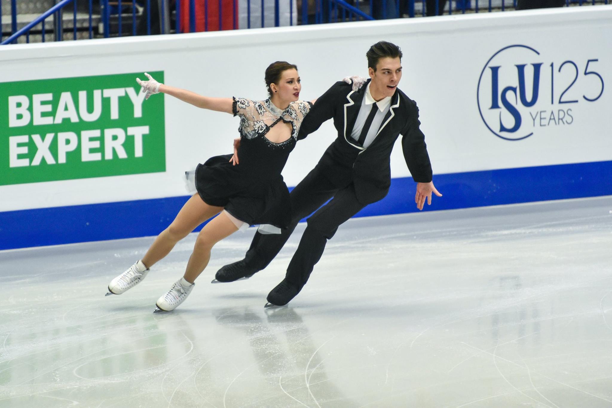Preview krasokorčuľovania – tance na ľade: Luciu Myslivečkovú a Lukáša  Csölleya čaká debut na olympijskom ľade