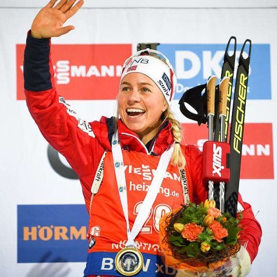 Tiril Eckhoff jubelt am Holmenkollen – Gabriela Koukalova gewinnt Massenstartkugel