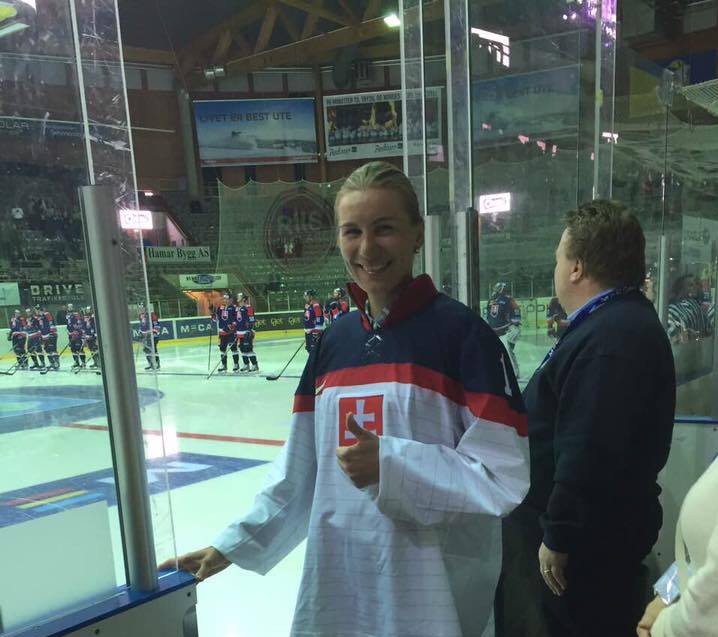 Anastasia Kuzminová vhodila čestné buly hokejového zápasu Nórsko-Slovensko
