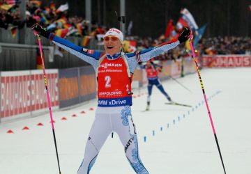 Zielsprint um den Sieg den Kaisa Mäkäräinen für sich entscheidet