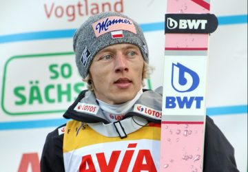 Dawid Kubacki sa katapultoval k zlatu na strednom mostíku z 27. priečky po prvom kole