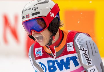 SP Schladming: Henrik Kristoffersen ovládol nočný slalom pred frenetickou kulisou