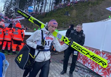 Na čelo SP v skokoch na lyžiach sa dostal Karl Geiger po víťaznom double vo Val di Fiemme
