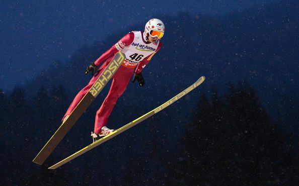 Skokani na lyžiach sa v úvode sezóny budú premiestňovať spoločnými letmi