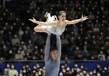Krasokorčuľovanie: Prvé zlato si vyjazdili Mishinová a Galliamov, ženy opanovala Valievová