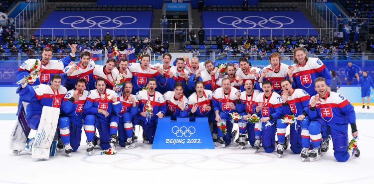 Veľký tímový výkon slovenských hokejistov bol v Pekingu odmenený bronzom