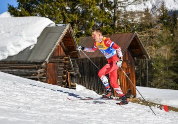 Alexander Bolšunov nedal súperom šancu v skiatlone na ZOH v Pekingu, debut Jána Koristeka