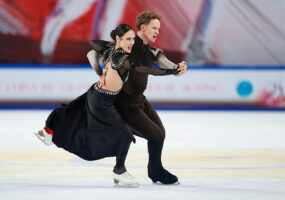 Krasokorčuľovanie: Na Grand prix v Číne zvíťazili úradujúci majstri sveta Chocková/Bates