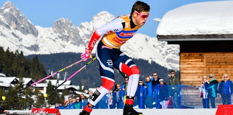 ZOH Miláno – Cortina: Johannes Hoesflot Klaebo si dobehol po zlato v skiatlone, debut Petra Hindsa