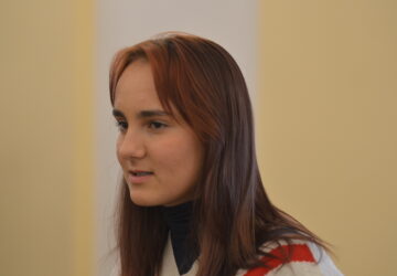 Anna Odine Stroemová má zlato na strednom mostíku. Kira Mária Kapustíková debutovala