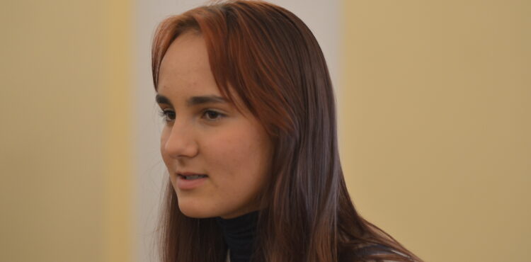 Anna Odine Stroemová má zlato na strednom mostíku. Kira Mária Kapustíková debutovala