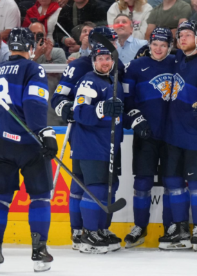 MS v ľadovom hokeji: Kanada a Fínsko si vybojovali postup do semifinále